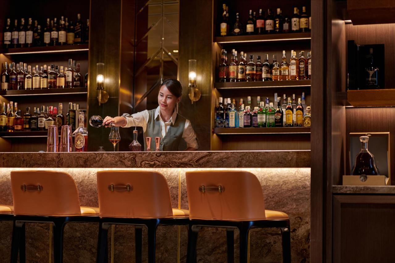 พาวิเลียน โฮเต็ล กัวลาลัมเปอร์ แมเนจ บาย บันยันทรี Hotel ภายนอก รูปภาพ The bar at the Hong Kong Bar